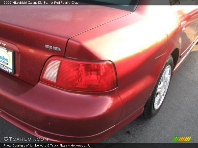 Patriot Red Pearl / Gray 2002 Mitsubishi Galant ES