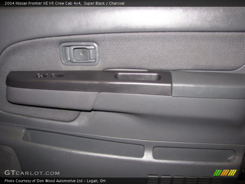 Super Black / Charcoal 2004 Nissan Frontier XE V6 Crew Cab 4x4
