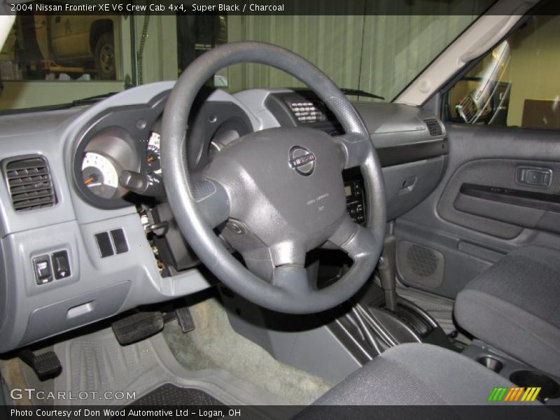  2004 Frontier XE V6 Crew Cab 4x4 Charcoal Interior