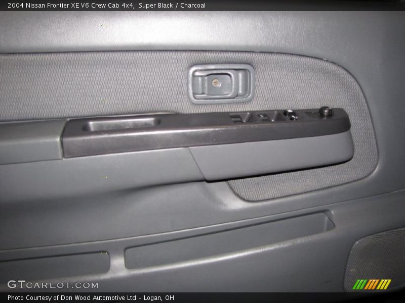 Super Black / Charcoal 2004 Nissan Frontier XE V6 Crew Cab 4x4