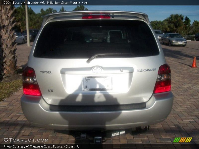 Millenium Silver Metallic / Ash 2004 Toyota Highlander V6