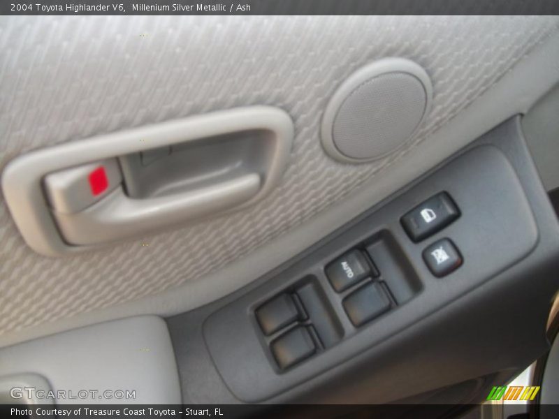 Millenium Silver Metallic / Ash 2004 Toyota Highlander V6