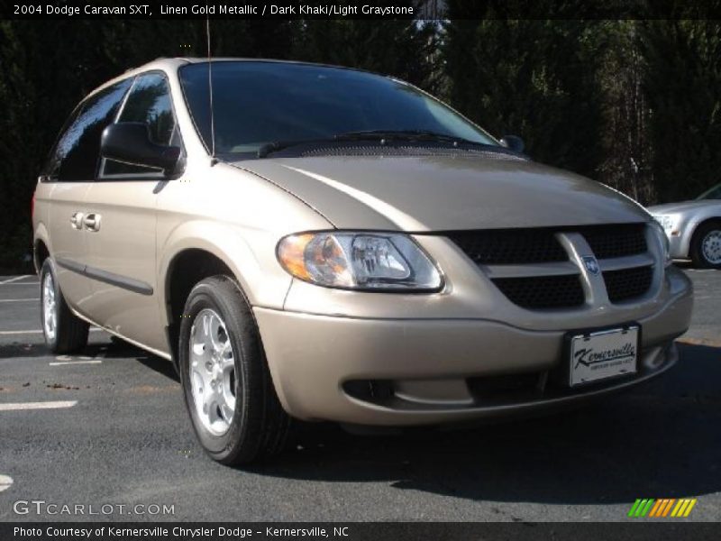 Front 3/4 View of 2004 Caravan SXT