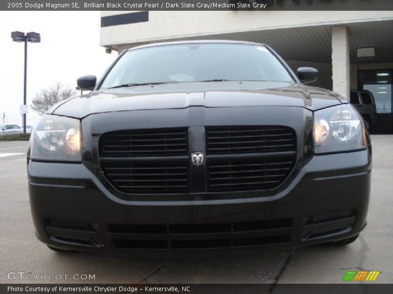 Brilliant Black Crystal Pearl / Dark Slate Gray/Medium Slate Gray 2005 Dodge Magnum SE