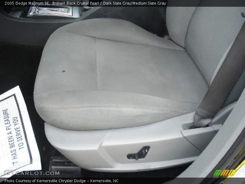 Brilliant Black Crystal Pearl / Dark Slate Gray/Medium Slate Gray 2005 Dodge Magnum SE