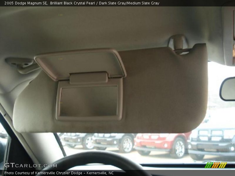 Brilliant Black Crystal Pearl / Dark Slate Gray/Medium Slate Gray 2005 Dodge Magnum SE