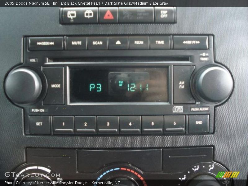 Brilliant Black Crystal Pearl / Dark Slate Gray/Medium Slate Gray 2005 Dodge Magnum SE
