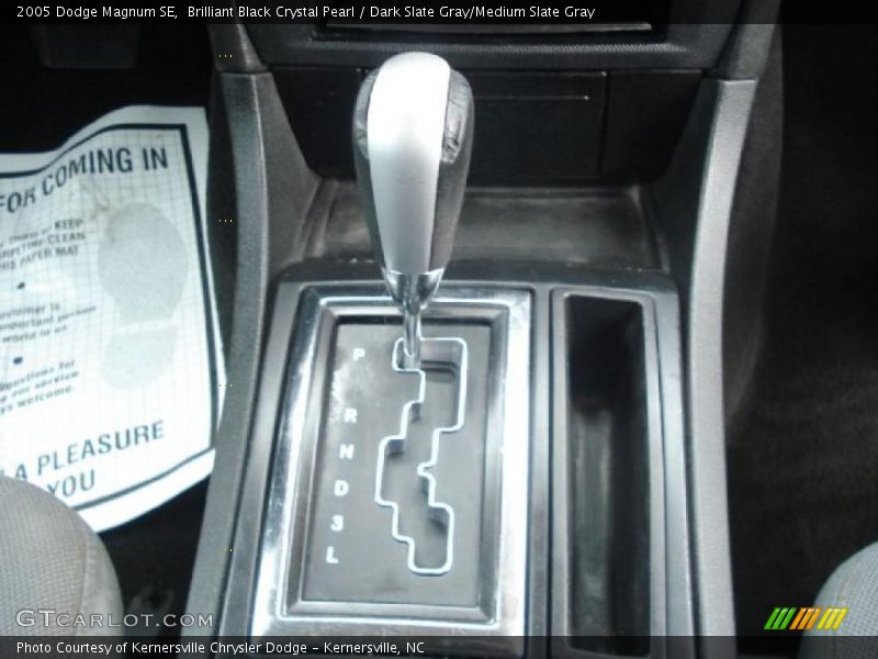 Brilliant Black Crystal Pearl / Dark Slate Gray/Medium Slate Gray 2005 Dodge Magnum SE