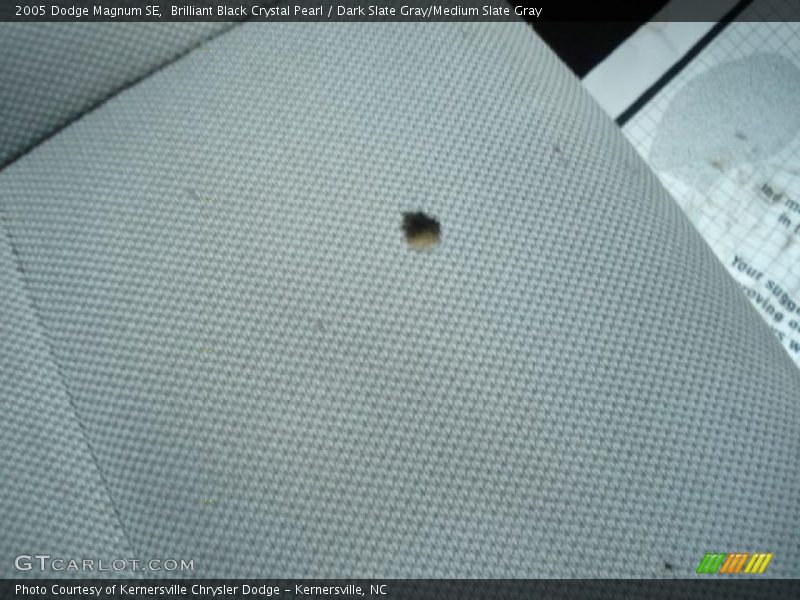 Brilliant Black Crystal Pearl / Dark Slate Gray/Medium Slate Gray 2005 Dodge Magnum SE