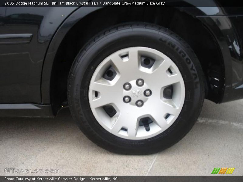 Brilliant Black Crystal Pearl / Dark Slate Gray/Medium Slate Gray 2005 Dodge Magnum SE