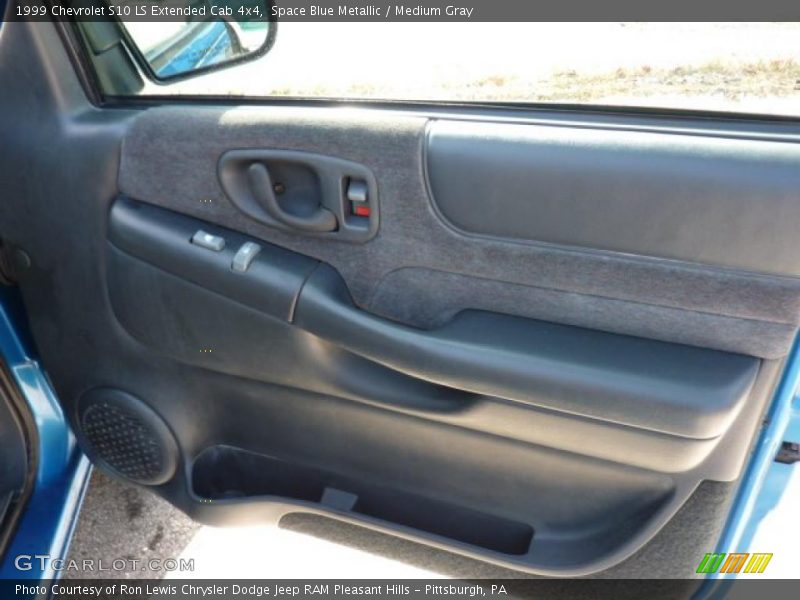 Door Panel of 1999 S10 LS Extended Cab 4x4