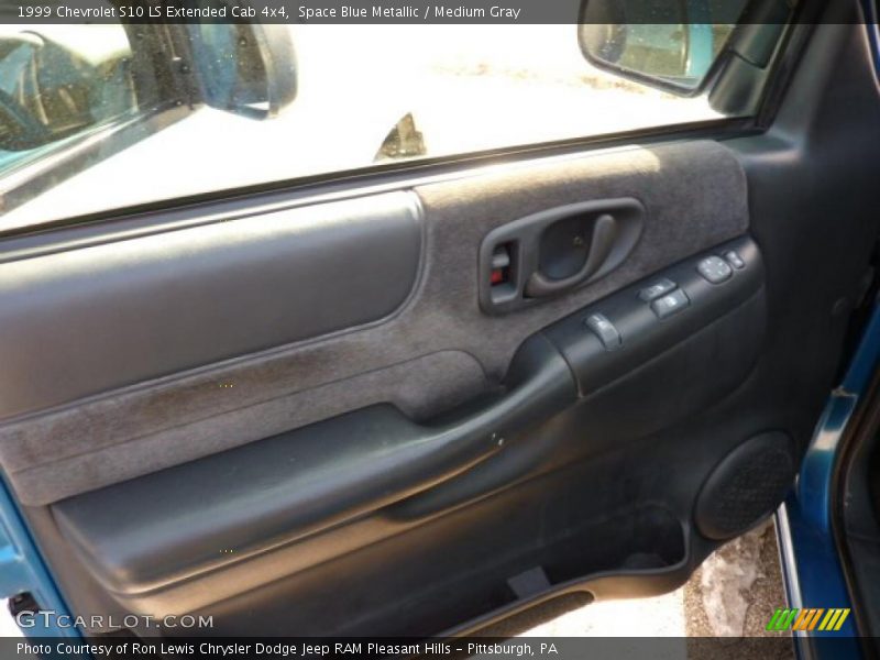 Space Blue Metallic / Medium Gray 1999 Chevrolet S10 LS Extended Cab 4x4