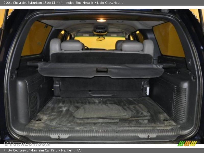 Indigo Blue Metallic / Light Gray/Neutral 2001 Chevrolet Suburban 1500 LT 4x4
