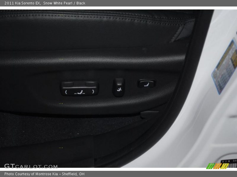 Snow White Pearl / Black 2011 Kia Sorento EX