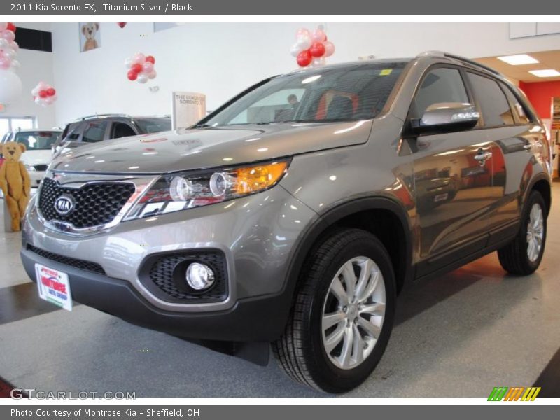 Titanium Silver / Black 2011 Kia Sorento EX