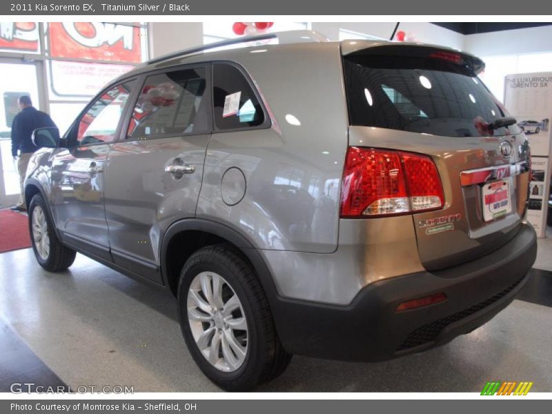 Titanium Silver / Black 2011 Kia Sorento EX