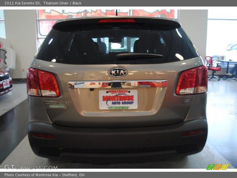 Titanium Silver / Black 2011 Kia Sorento EX