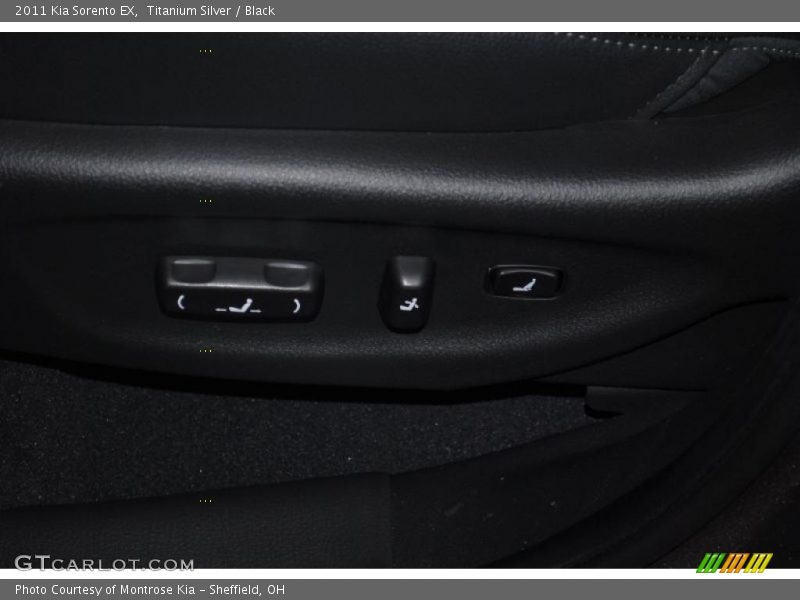 Titanium Silver / Black 2011 Kia Sorento EX
