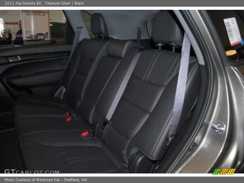 Titanium Silver / Black 2011 Kia Sorento EX