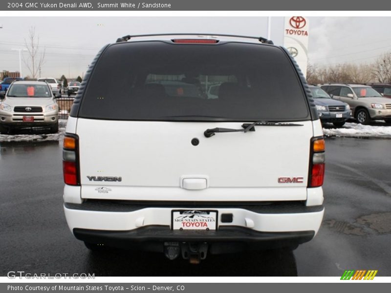 Summit White / Sandstone 2004 GMC Yukon Denali AWD