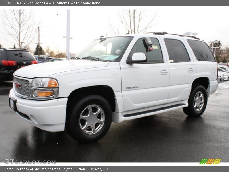 Summit White / Sandstone 2004 GMC Yukon Denali AWD