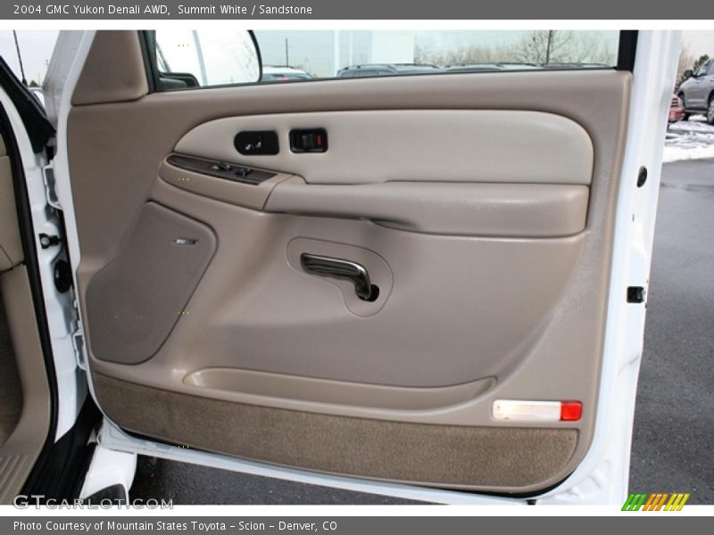 Summit White / Sandstone 2004 GMC Yukon Denali AWD