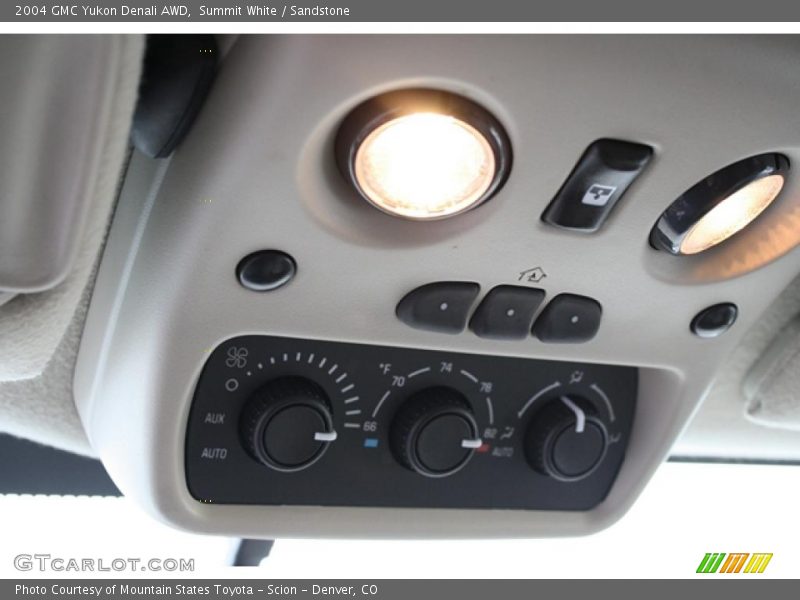 Summit White / Sandstone 2004 GMC Yukon Denali AWD