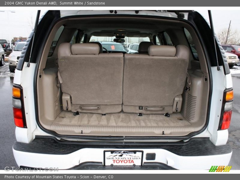 Summit White / Sandstone 2004 GMC Yukon Denali AWD