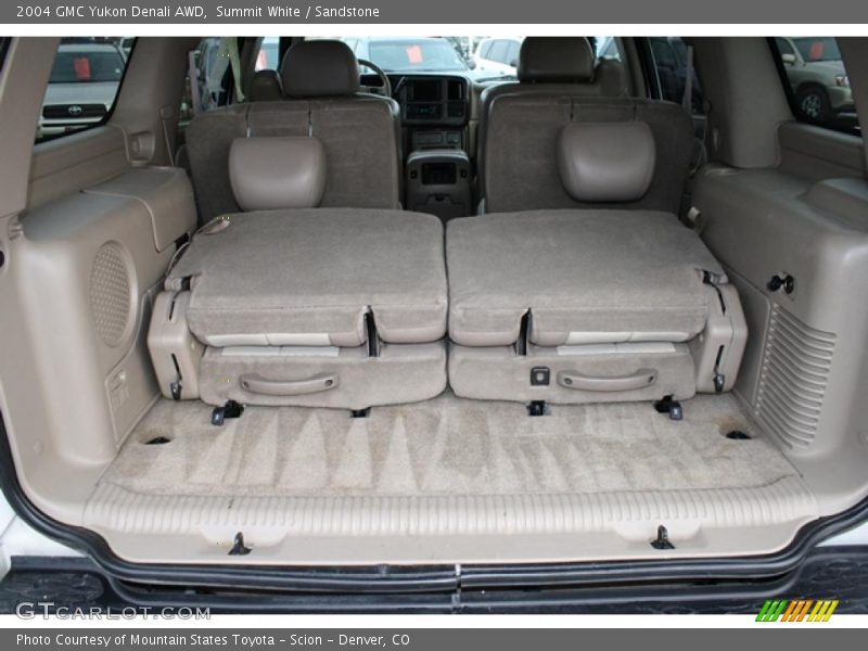 Summit White / Sandstone 2004 GMC Yukon Denali AWD
