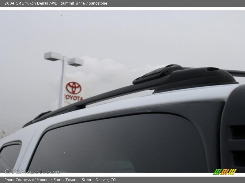 Summit White / Sandstone 2004 GMC Yukon Denali AWD