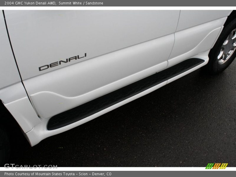Summit White / Sandstone 2004 GMC Yukon Denali AWD