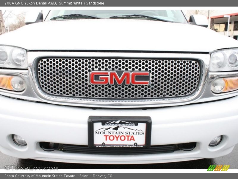 Summit White / Sandstone 2004 GMC Yukon Denali AWD