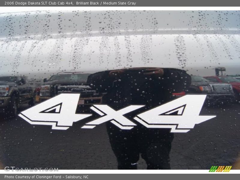  2006 Dakota SLT Club Cab 4x4 Logo