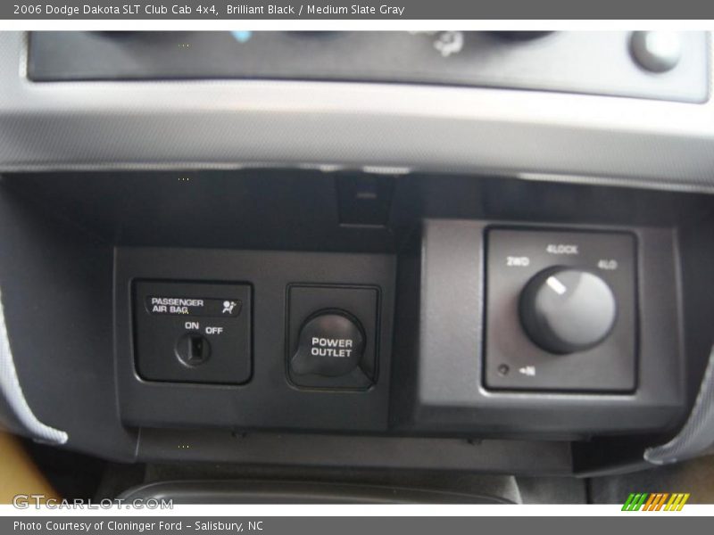 Brilliant Black / Medium Slate Gray 2006 Dodge Dakota SLT Club Cab 4x4