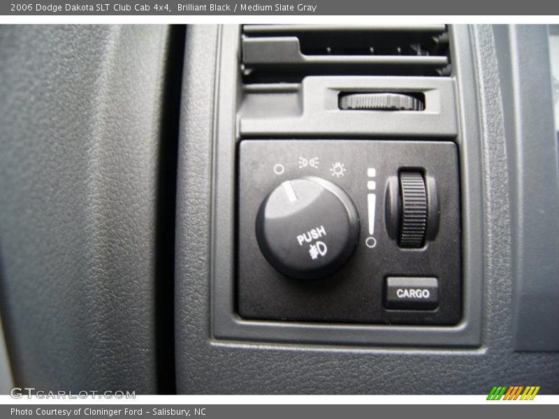 Brilliant Black / Medium Slate Gray 2006 Dodge Dakota SLT Club Cab 4x4