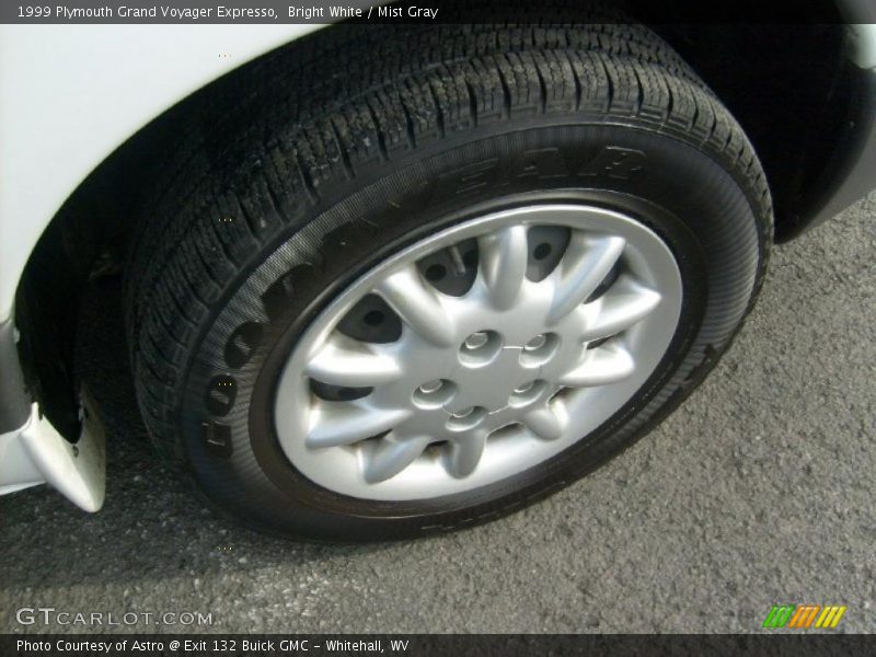 Bright White / Mist Gray 1999 Plymouth Grand Voyager Expresso