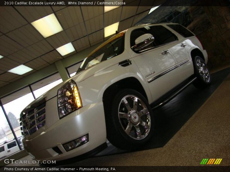 White Diamond / Cashmere/Cocoa 2010 Cadillac Escalade Luxury AWD