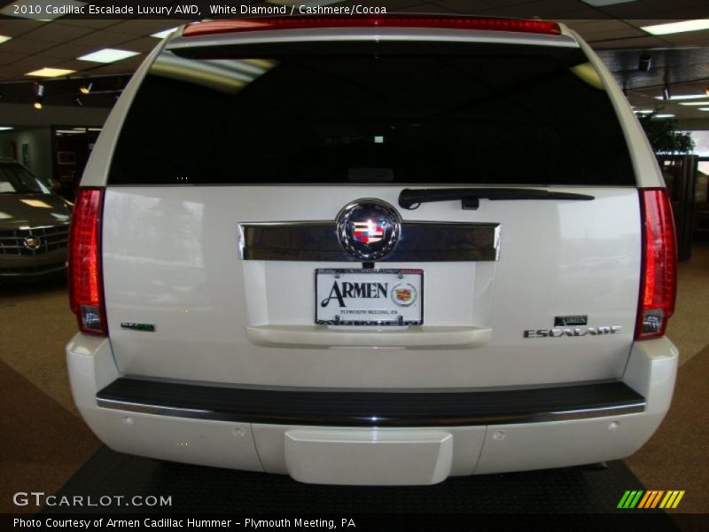 White Diamond / Cashmere/Cocoa 2010 Cadillac Escalade Luxury AWD