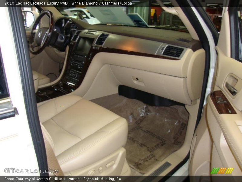 White Diamond / Cashmere/Cocoa 2010 Cadillac Escalade Luxury AWD