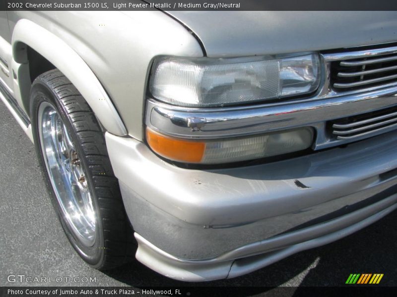 Light Pewter Metallic / Medium Gray/Neutral 2002 Chevrolet Suburban 1500 LS