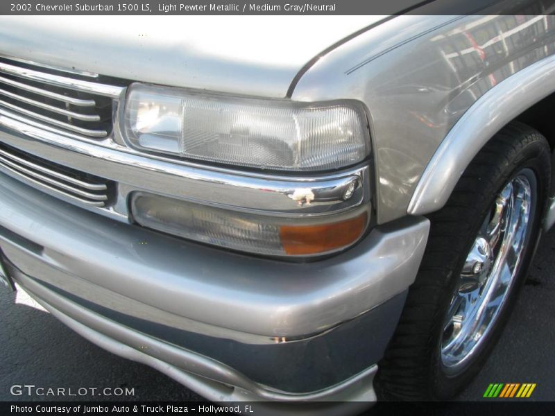 Light Pewter Metallic / Medium Gray/Neutral 2002 Chevrolet Suburban 1500 LS