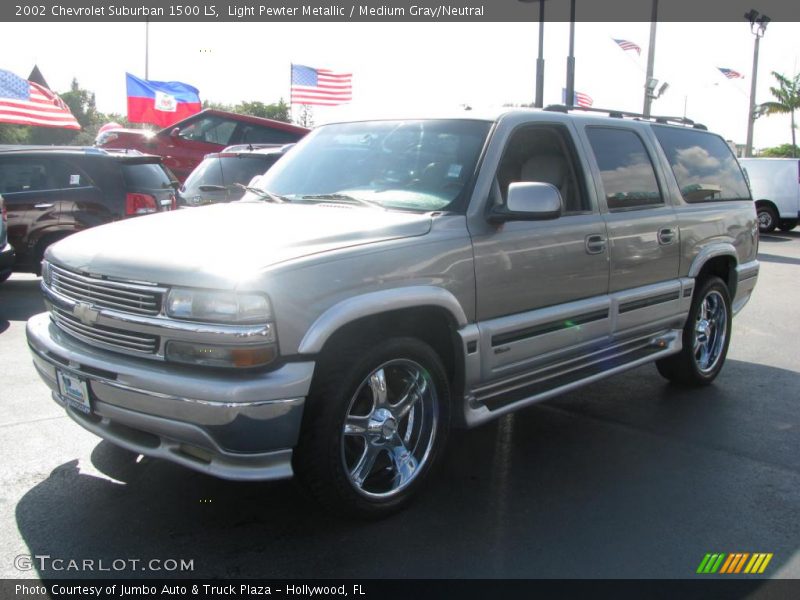Light Pewter Metallic / Medium Gray/Neutral 2002 Chevrolet Suburban 1500 LS