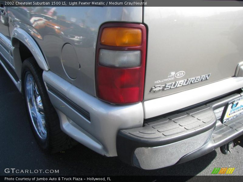 Light Pewter Metallic / Medium Gray/Neutral 2002 Chevrolet Suburban 1500 LS