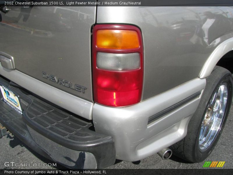 Light Pewter Metallic / Medium Gray/Neutral 2002 Chevrolet Suburban 1500 LS