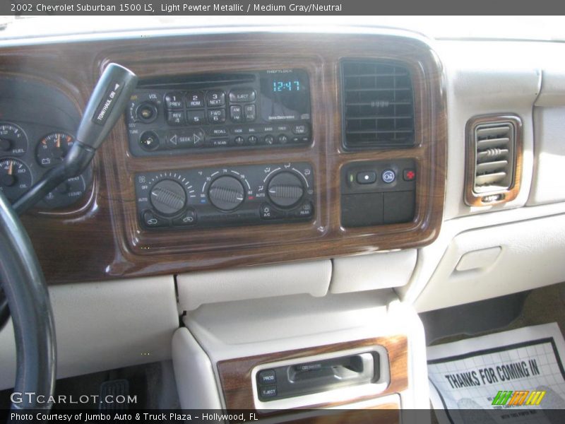 Light Pewter Metallic / Medium Gray/Neutral 2002 Chevrolet Suburban 1500 LS