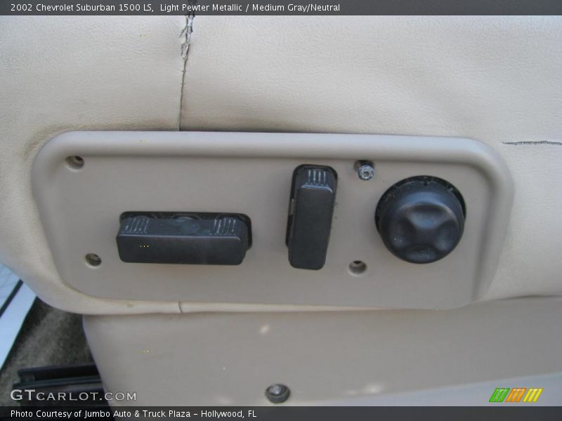 Light Pewter Metallic / Medium Gray/Neutral 2002 Chevrolet Suburban 1500 LS