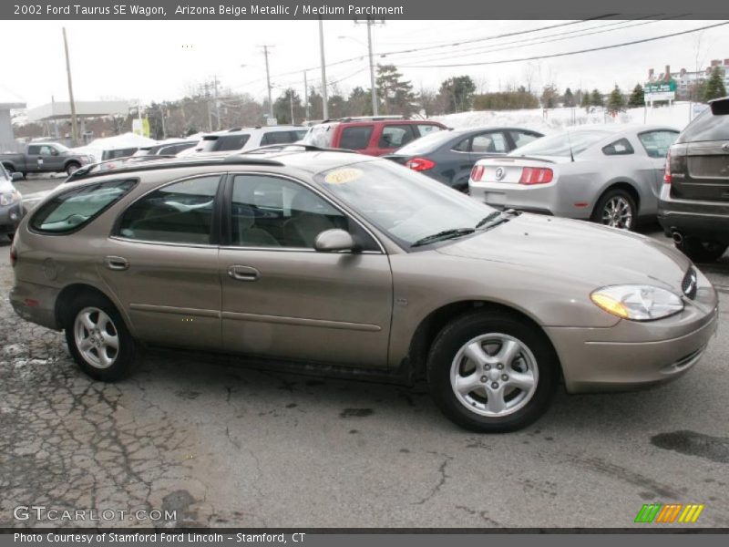 Arizona Beige Metallic / Medium Parchment 2002 Ford Taurus SE Wagon