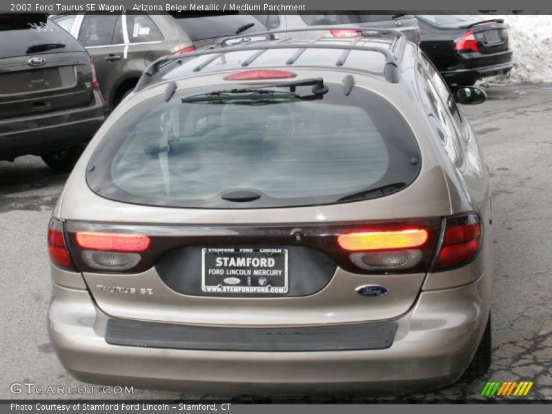 Arizona Beige Metallic / Medium Parchment 2002 Ford Taurus SE Wagon