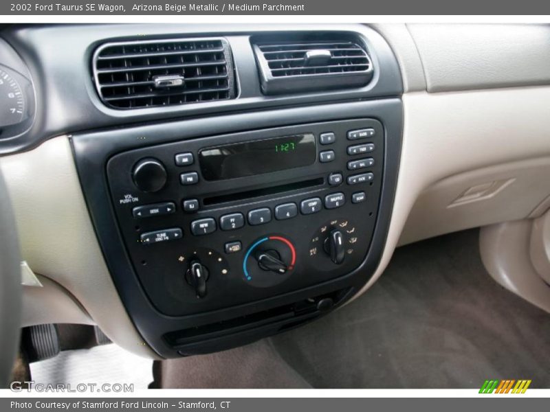 Arizona Beige Metallic / Medium Parchment 2002 Ford Taurus SE Wagon