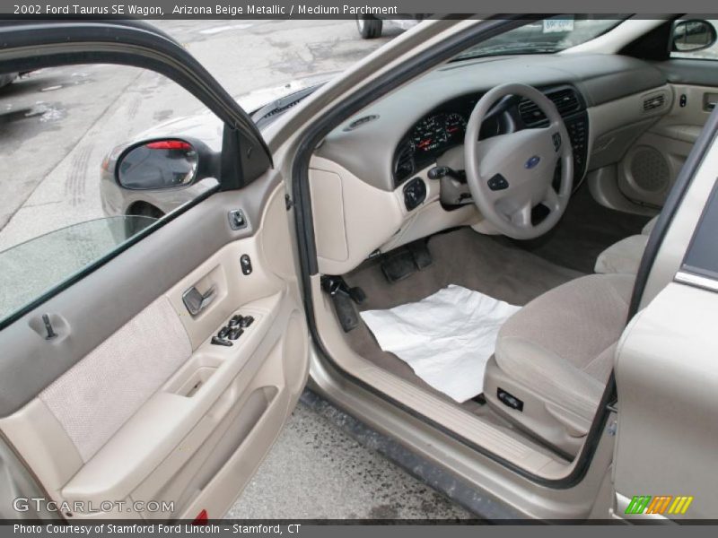 Arizona Beige Metallic / Medium Parchment 2002 Ford Taurus SE Wagon